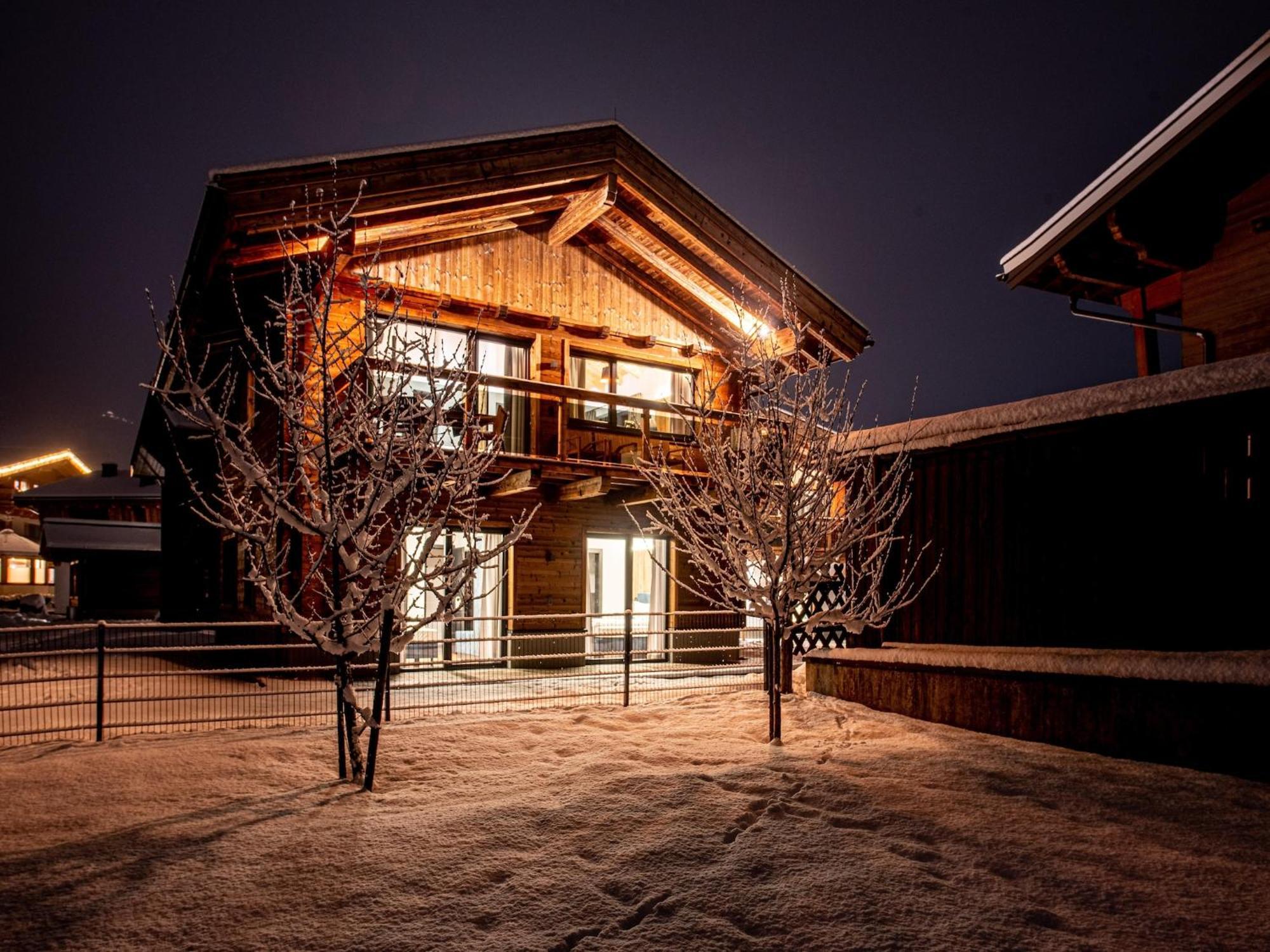 The Village Chalet Stone House Wald im Pinzgau Luaran gambar